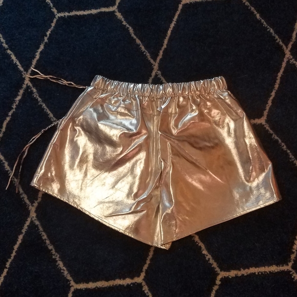 💕Fashion Nova Silver Shorts with Pockets!! - Picture 2 of 4